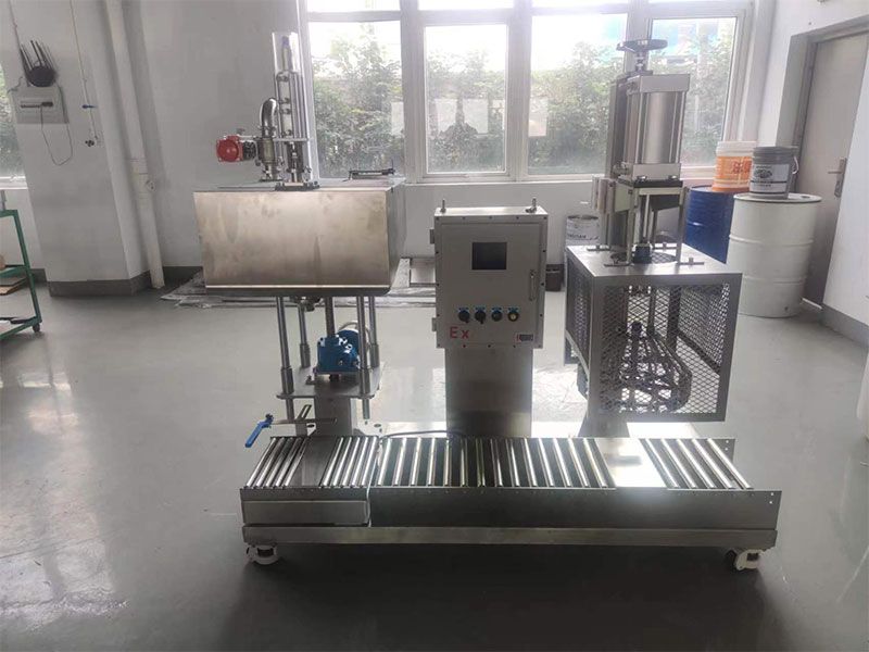 18L料箱式灌裝壓蓋機(jī)